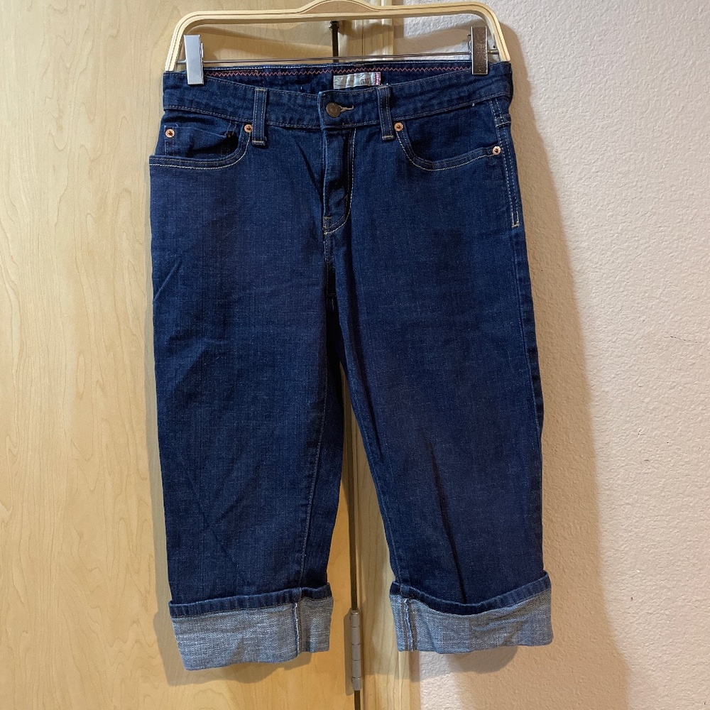 Women 6 Levi’s 515 Dark Wash Denim Capris- Cuffed bottoms- So cute! 15 inches ac